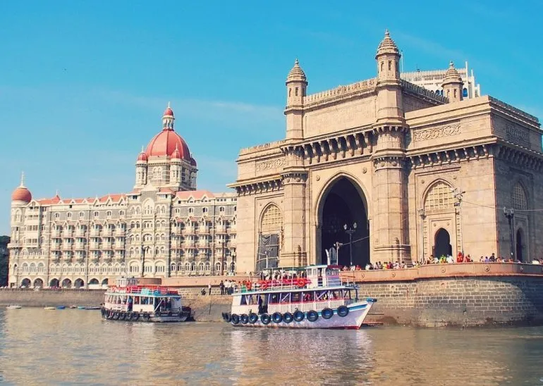 Travel from Hubli to Mumbai with Laxmi Cab for Gateway of India, Marine Drive, and city sightseeing.